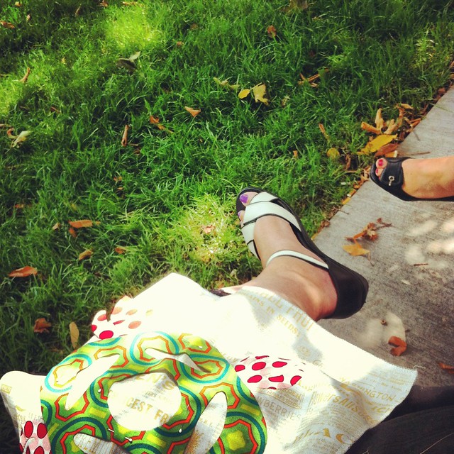 Lunchtime crafting in the park, with company - Monday