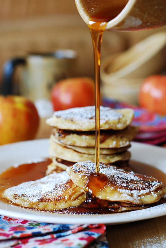 Apple cinnamon pancakes, pancakes for breakfast, dessert pancakes, pancakes with fruit