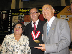 El Congreso de la República distingue a las doctoras Liliana Mayo y Rosa Oyama del CASP con la medalla “Honor al Mérito a la Labor Social”  002