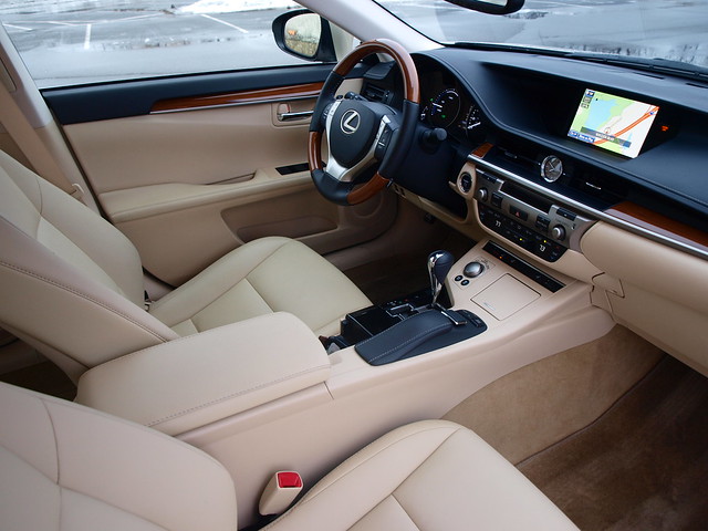 2013 Lexus ES 300h 25