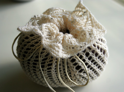 pretty awesome yarn pouch stuffed