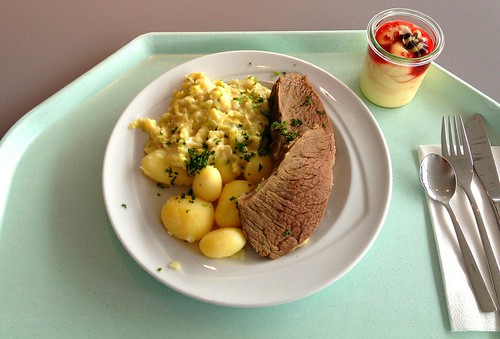 Gesottene Ochsenbrust mit Rahmwirsing & Salzkartoffeln / Boiled brisket of beef with cream savoy & potatoes
