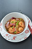 nuudli-krevetivokk hoisin kastmega/stir-fried shrimp and noodles with hoisin sauce