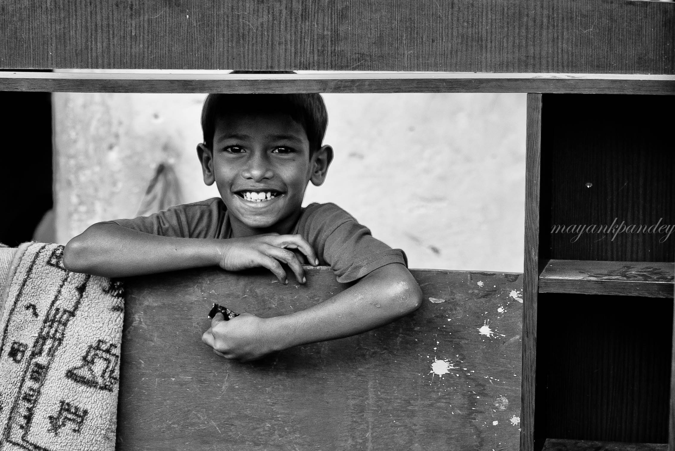 Smile - Mayank Pandey amateur photographer from Mumbai India online photo exhibition street [hotography black and white Маянк Пандей фотограф любитель из Мумбай Индия онлайн фотовыставка стрит фотография черно белый