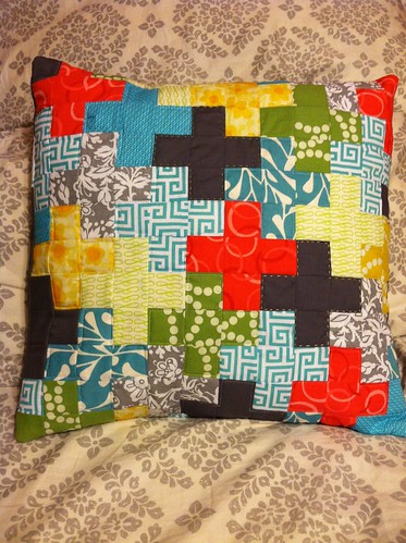 A new pillow for my sis. I added a few stitches on the grey crosses.