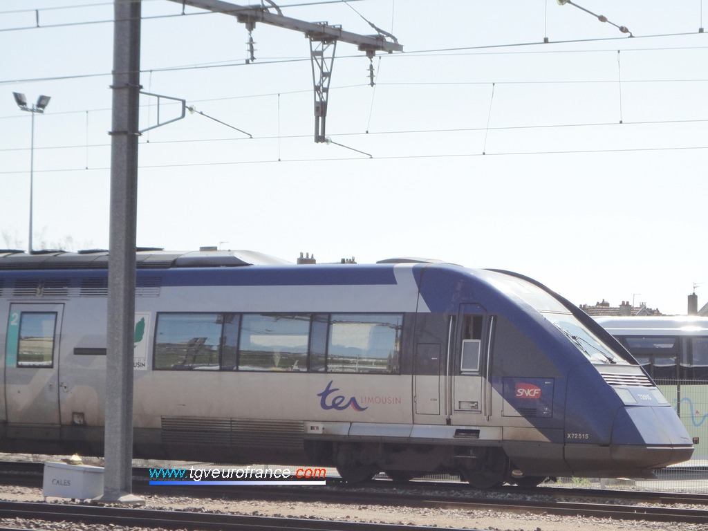 The X72515-X72516 SNCF trainset at Limoges-Bénédictins station