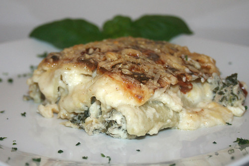 46 - Thunfisch-Cannelloni mit Spinat & Ricotta / Tuna cannelloni with spinach & ricotta - Seitenansicht