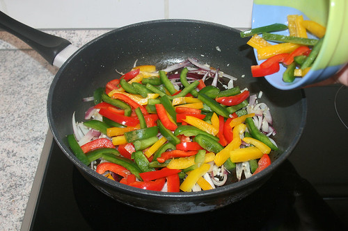 29 - Paprikastreifen mit anbraten / Add bell pepper