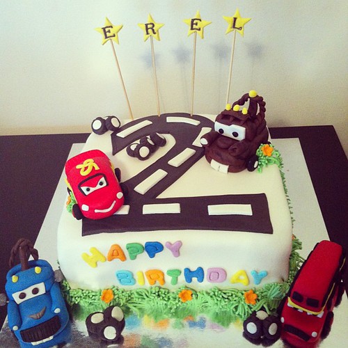 #cars2 #birthdaycake #mcqueen #mater #ivan #londonbus #sugarpaste #sekerhamurlupastalar by l'atelier de ronitte