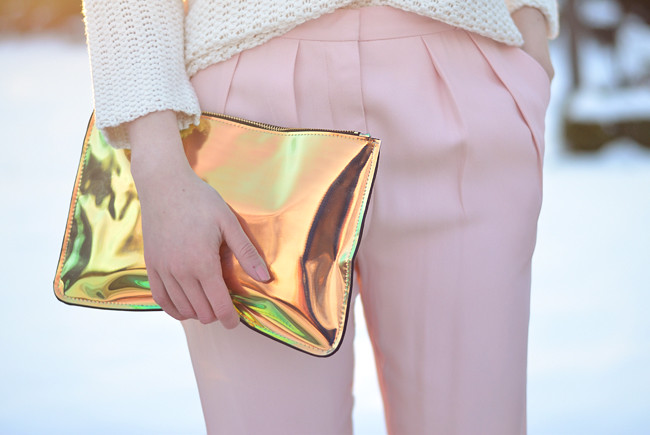 Pink pants white jumper metallic clutch outfit sunset 8