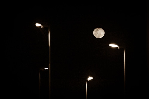 A lua e as luminárias/ The moon and luminaries by Junior AmoJr