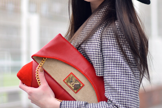 HariTHanD Black Hat Red Clutch Hollywood look Blog 2