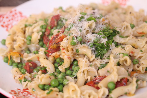 Toscani with Peas and Roasted Tomatoes