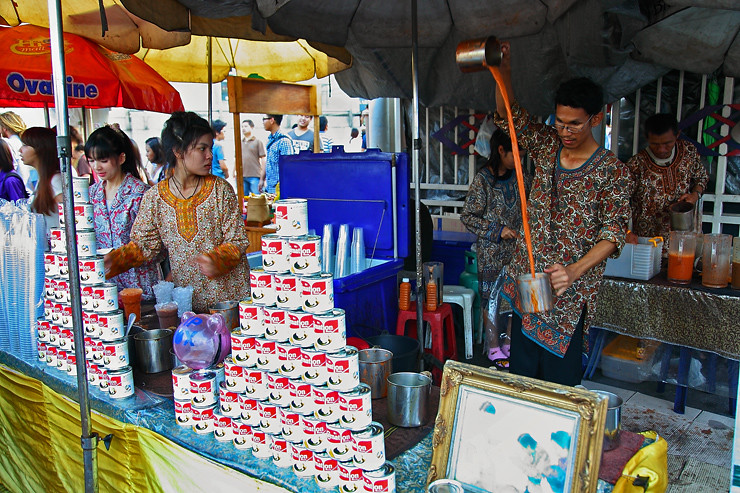 Chatuchak Jatujak Market Bangkok Pulling-Tea