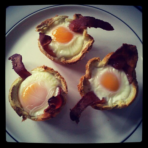 Made the man's favorite #breakfast Bacon, Egg & Toast Cups. #bacon #pinterest #sodelicious #yumo