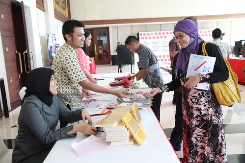 Indonesia Middle-Class Brand Forum 2013-Registration Desk