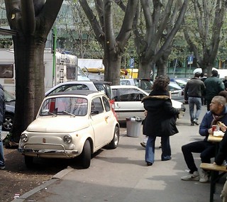 parking in Milan (by: Brett Patterson, creative commons)