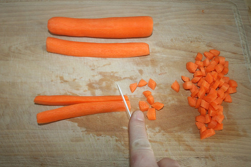 30 - Möhren würfeln / Dice carrots
