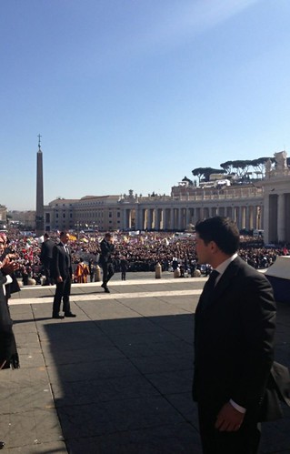 La folla in Piazza San Pietro