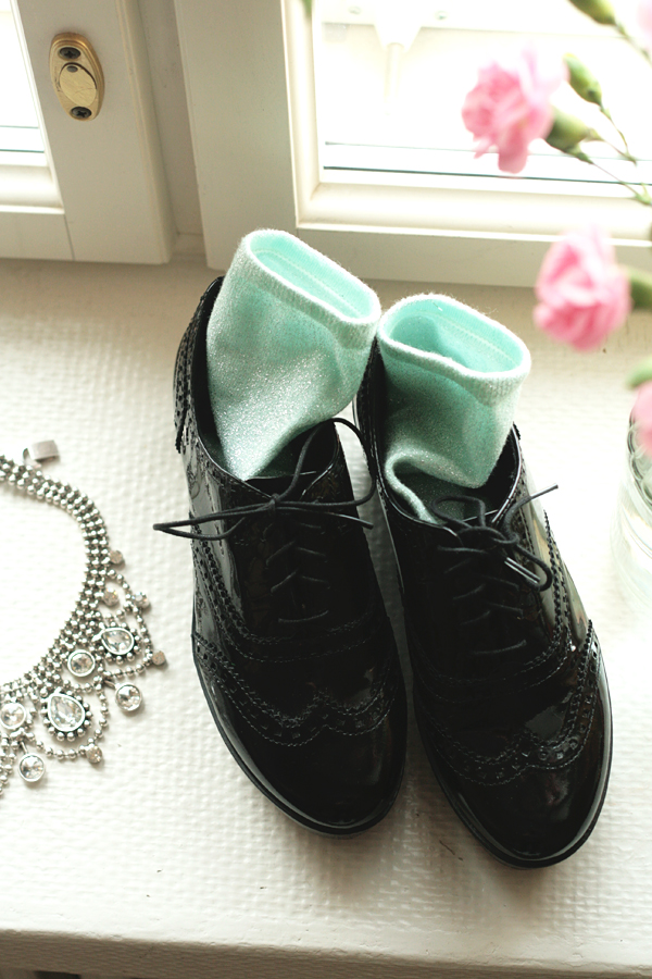 flatform lace up shoes and glitter socks