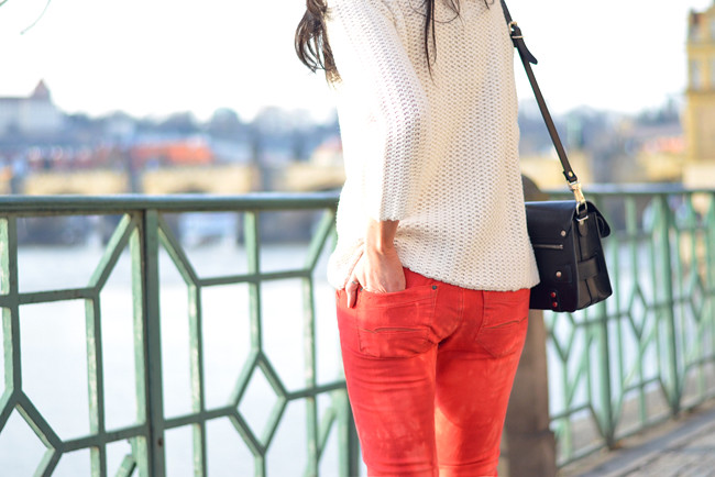 Sojeans Red Jeans Outfit Prague Fashion Blogger CATS & DOGS 4