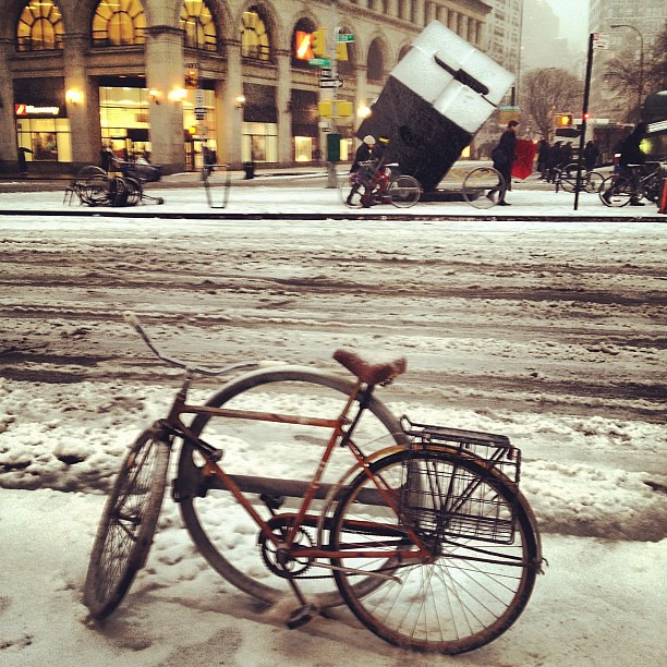 Nemo storm brings snow to Astor Place Cube