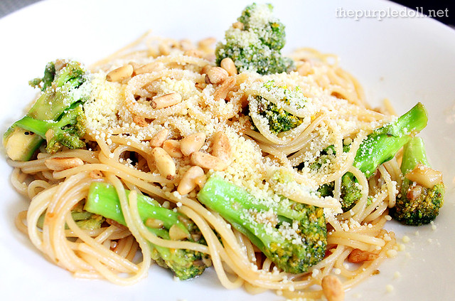 Spaghettini with Broccoli and Toasted Nuts P325