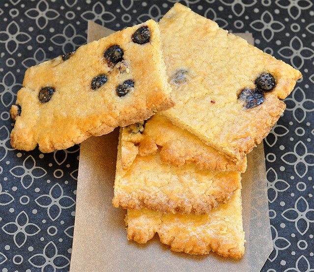 Sweet Biscuits with Dried Wild Blueberries
