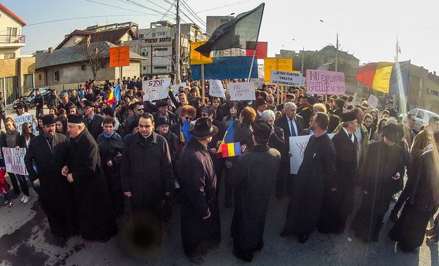 Vasile Lăiu și opt preoți conduc marșul din martie 2012