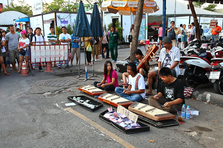 Chatuchak Jatujak Market Bangkok Street-Performers