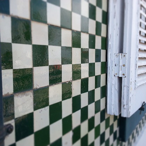 79 - Azulejos bonitos, verde e branco, só falta ser às riscas. .. by Gonçalo Matias