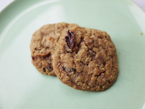 04-16 oatmeal raisin w/walnut cookies