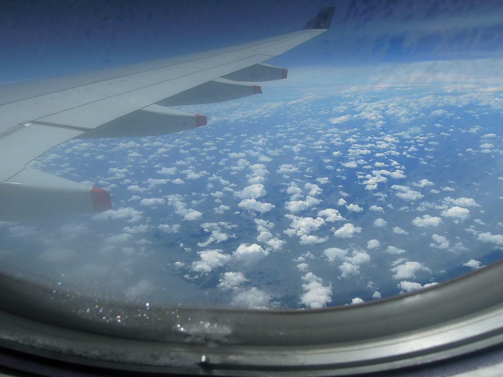 這個是陸地的雲，是飛過印尼本島的雲