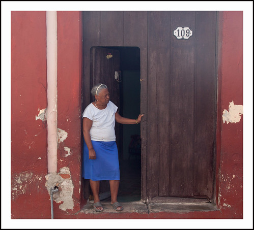 Trinidad- oma voor de deur by hans van egdom