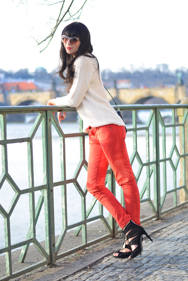 Sojeans Red Jeans Outfit Prague Fashion Blogger CATS & DOGS 8