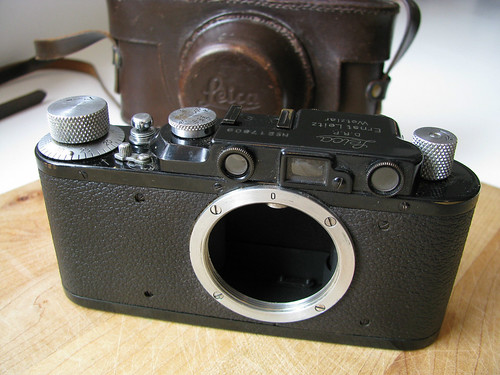 «Leica II»  negra, año 1932. by Octavi Centelles