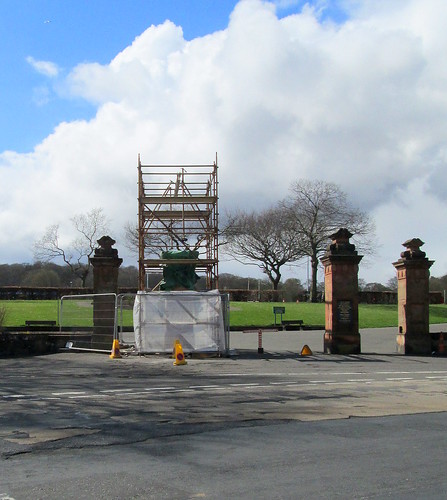 Beveridge Park gates