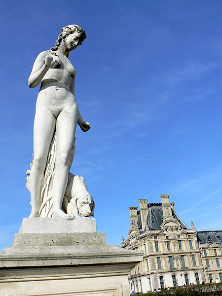 statue tuileries.jpg