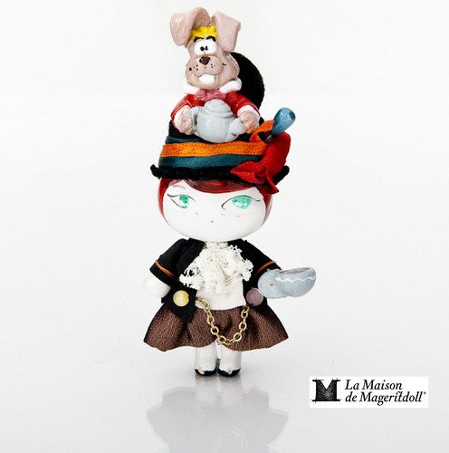 Mageritdoll Collection: MAD HATTER (Resin Art Doll Brooch & Necklace - Muñeca artística resina) by La Maison de Mageritdoll