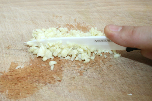 21 - Knoblauch zerkleinern / Mince garlic