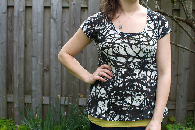 15 Fabulous and Easy Tops to Sew featured by top US sewing blog, Flamingo Toes: scoop top pattern & tutorial