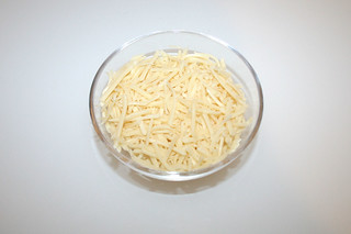 09 - Zutat geriebener Edamer-Käse / Ingredient grated edamer cheese