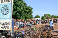 Queues at Malawi’s state-run maize traders are never-ending as thousands of people wait for days to purchase the staple crop. At the Lilongwe Admarc people sleep overnight in the queue as they wait for a chance to buy maize.  Credit: Mabvuto Banda/IPS