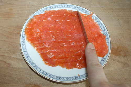 19 - Lachs in Stücke schneiden / Cut salmon in pieces