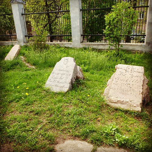 Надгробия у костела Святого Роха