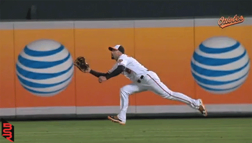 Nick Markakis diving catch