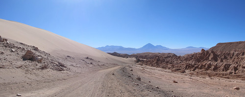 Le désert d'Atacama: une dune de sable, des volcans, un canyon, bienvenues à la Vallée de la Mort !