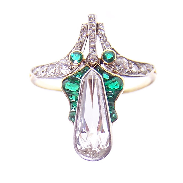 briolette_diamond_and_emerald_ring
