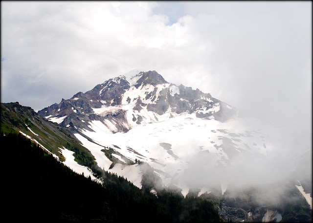 Clouds rolling in - McNeil Point trail - Mt Hood
