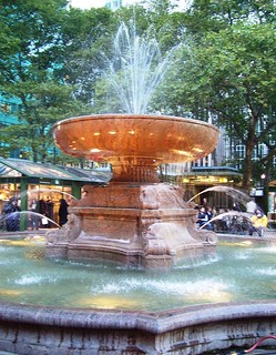 Bryant Park, NYC (by: Beyond My Ken, creative commons license)